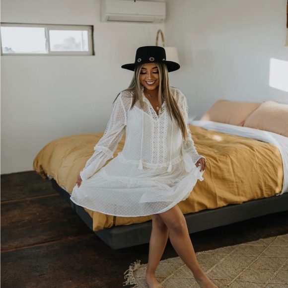 Vintage Dresses & Skirts - White Semi-sheer flowey dress maternity dress